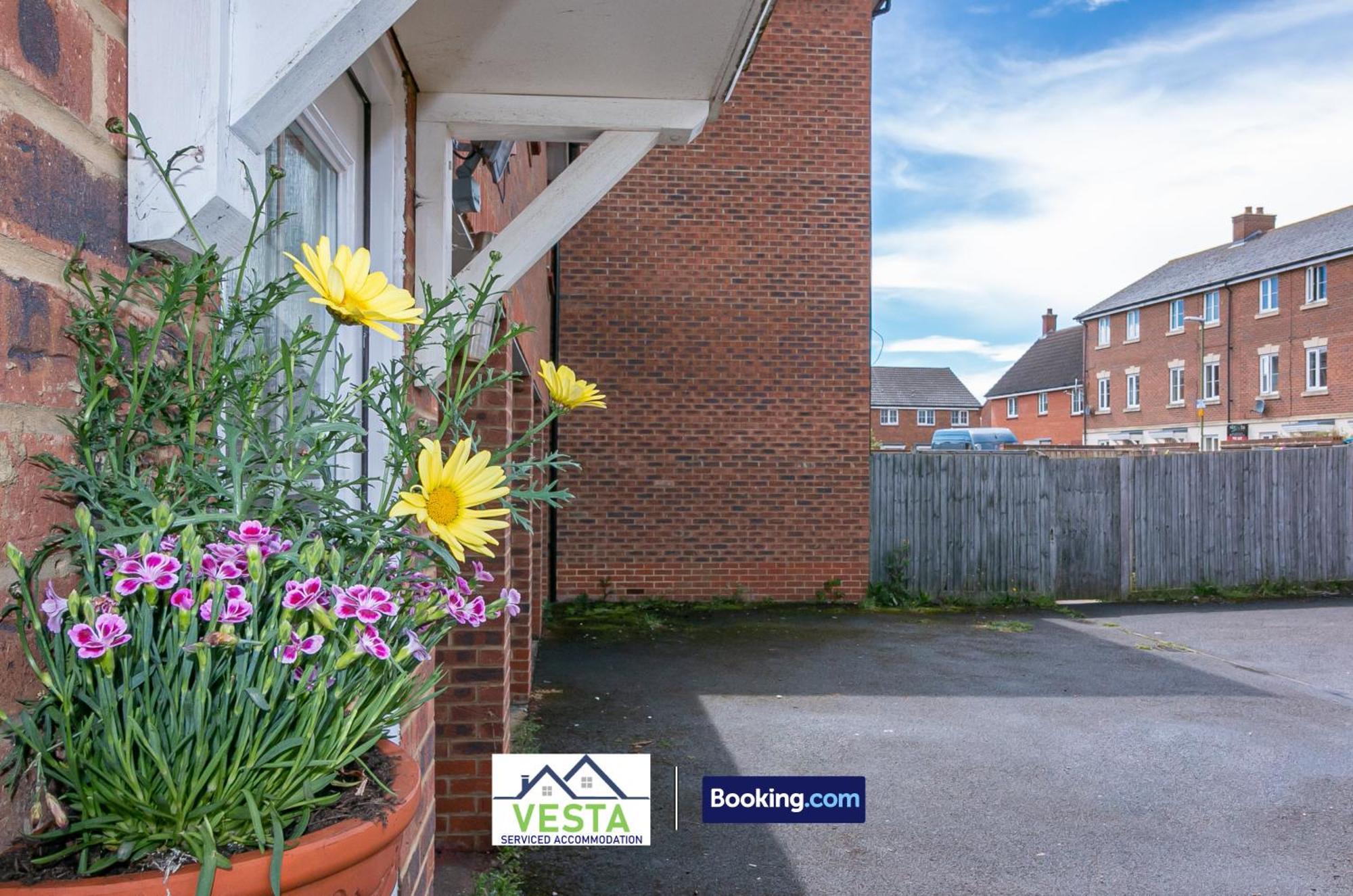 Three Bedroom Apartment By Vesta Serviced Accommodation & Short Lets Hatfield With Free Parking Екстериор снимка