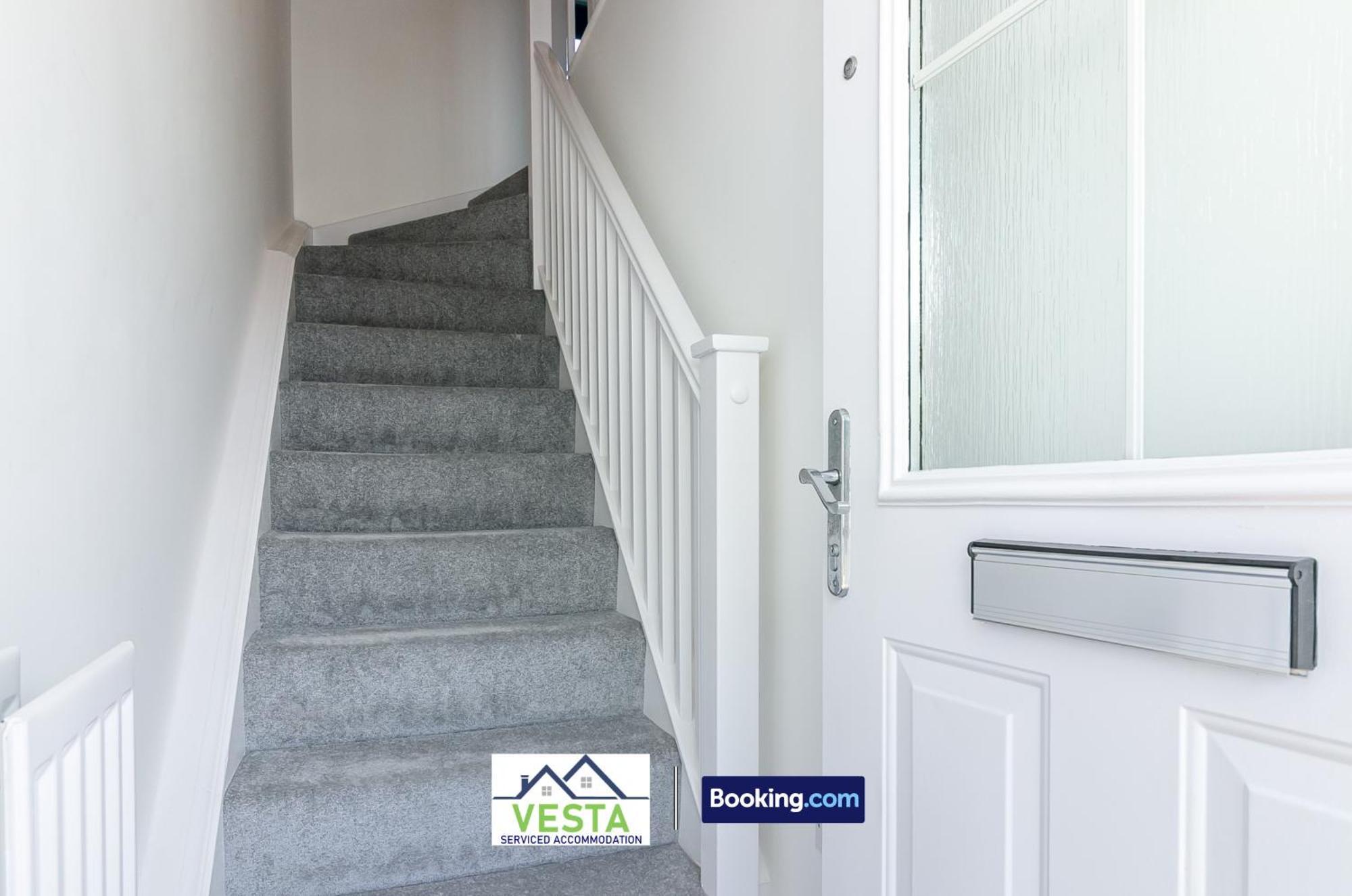 Three Bedroom Apartment By Vesta Serviced Accommodation & Short Lets Hatfield With Free Parking Екстериор снимка