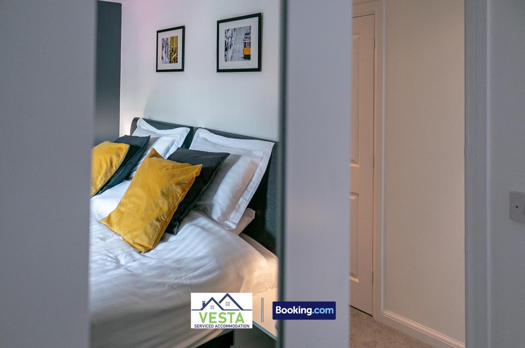 Three Bedroom Apartment By Vesta Serviced Accommodation & Short Lets Hatfield With Free Parking Екстериор снимка